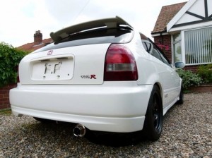 Спортивный прямоточный глушитель на Honda Civic EK9