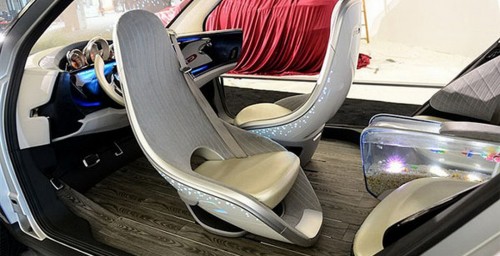 5448-1421317357-v-detroyt-priehal-kitayskiy-gac-witstar-s-akvariumom-v-salone