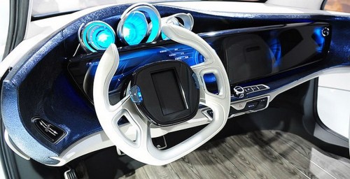 5448-1421317399-v-detroyt-priehal-kitayskiy-gac-witstar-s-akvariumom-v-salone