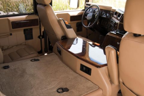 Tupac-Shakur-1996-Hummer-cabin-01