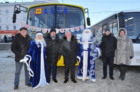 Новым школьным автобусом пополнился автопарк Магадана в Магадане « автомагадан