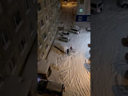 Любишь кататься, люби и машину откапывать в Магадане « автомагадан
