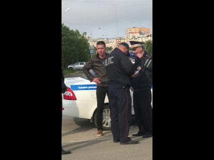 В Магадане водитель уронил машину в реку в Магадане « автомагадан